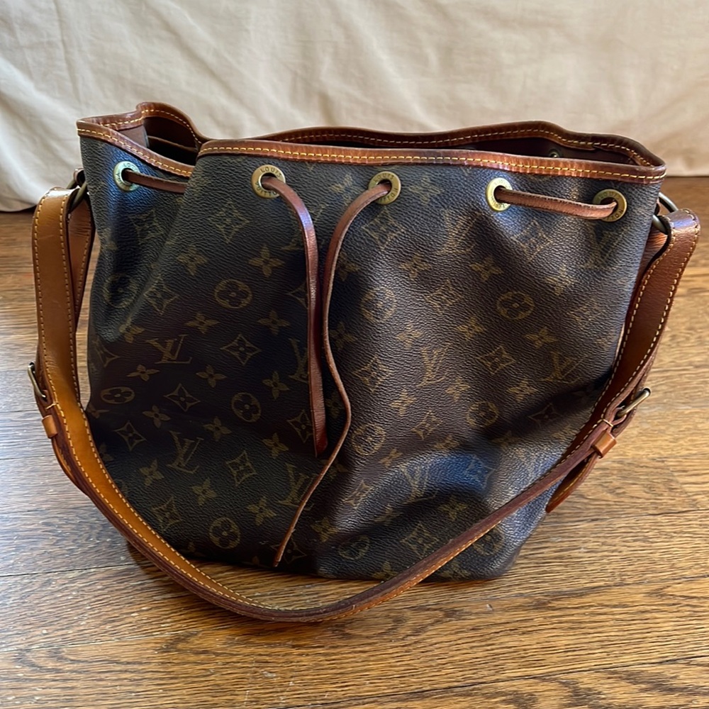 Authentic Louis Vuitton 1990s Classic Monogram Noe Bucket Bag